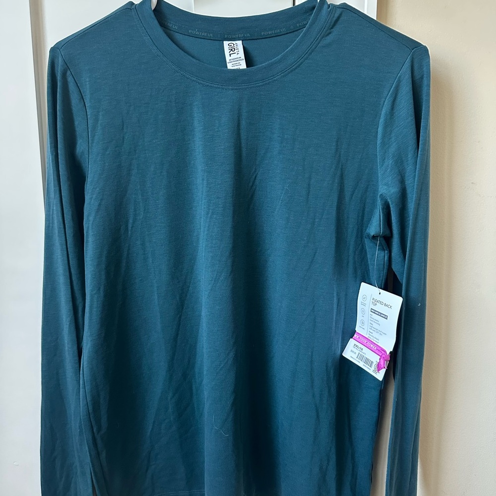 NWT Athleta girl long sleeve T-shirt. XXL /Size 16 girls  like an XS/S adult.